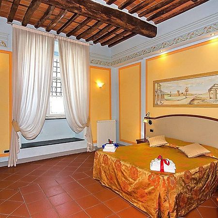 Dimora Dei Guelfi Luxury Rooms ลุคคา ภายนอก รูปภาพ