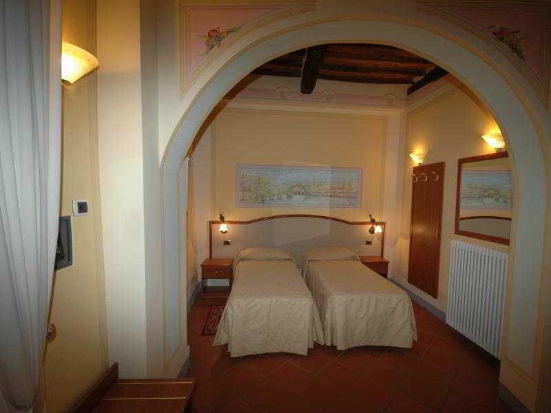 Dimora Dei Guelfi Luxury Rooms ลุคคา ภายนอก รูปภาพ