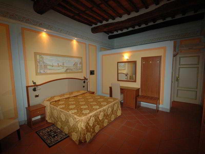 Dimora Dei Guelfi Luxury Rooms ลุคคา ภายนอก รูปภาพ