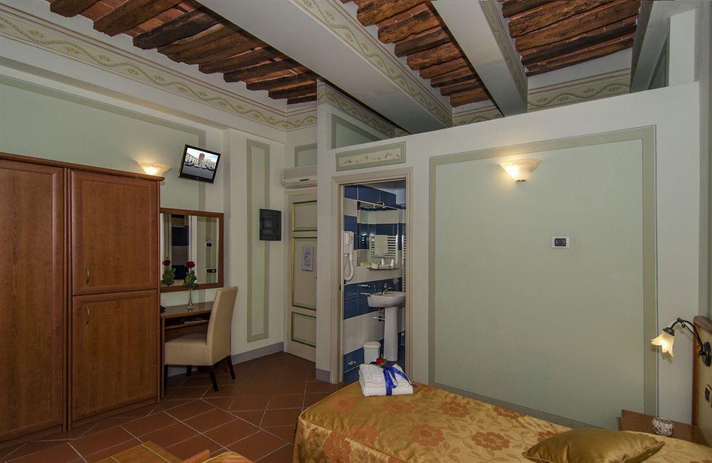 Dimora Dei Guelfi Luxury Rooms ลุคคา ภายนอก รูปภาพ
