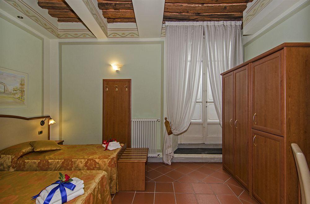 Dimora Dei Guelfi Luxury Rooms ลุคคา ภายนอก รูปภาพ