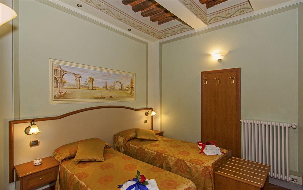 Dimora Dei Guelfi Luxury Rooms ลุคคา ภายนอก รูปภาพ