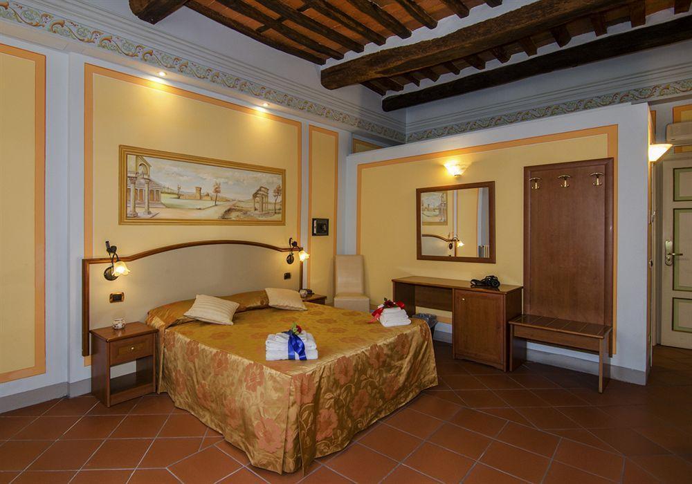 Dimora Dei Guelfi Luxury Rooms ลุคคา ภายนอก รูปภาพ