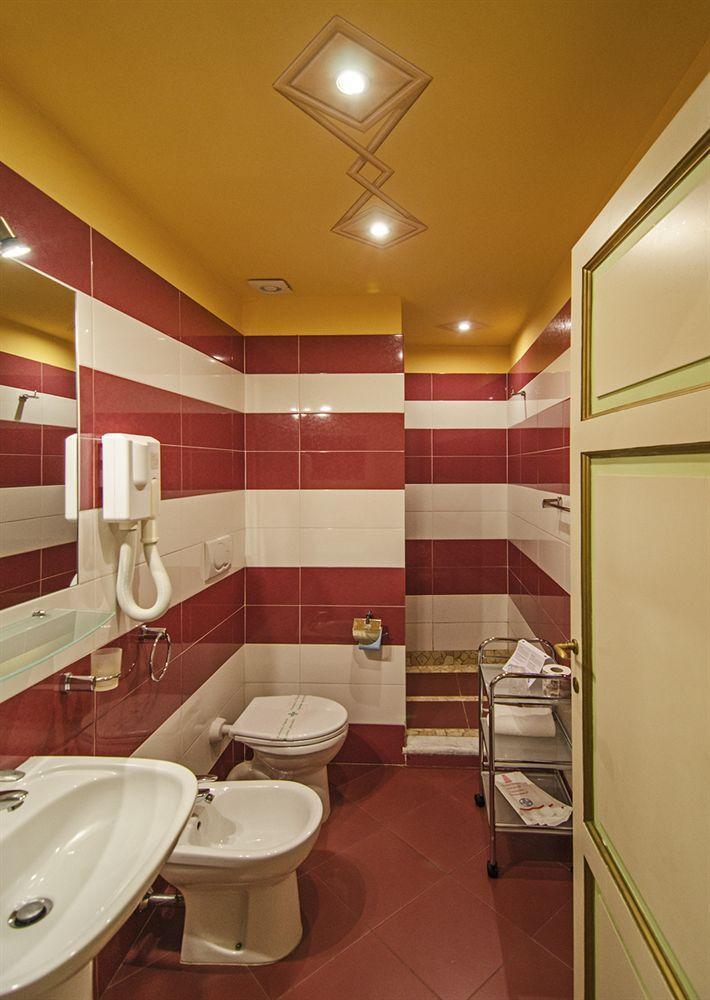 Dimora Dei Guelfi Luxury Rooms ลุคคา ภายนอก รูปภาพ