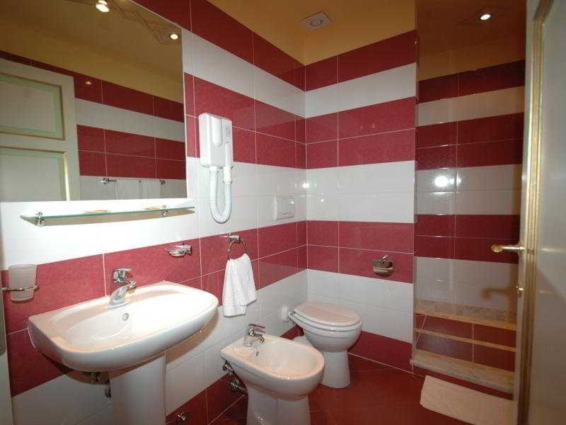 Dimora Dei Guelfi Luxury Rooms ลุคคา ภายนอก รูปภาพ