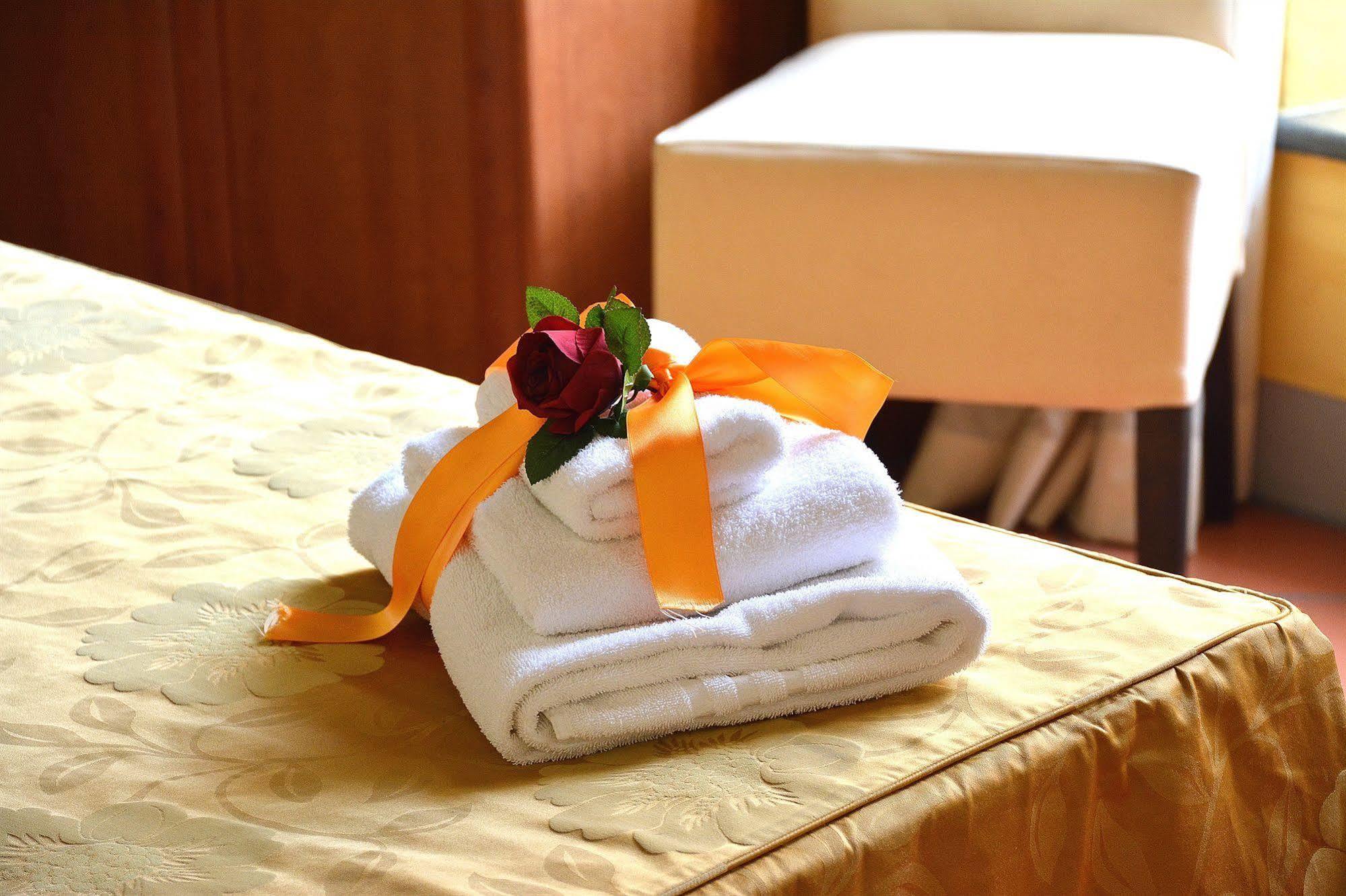 Dimora Dei Guelfi Luxury Rooms ลุคคา ภายนอก รูปภาพ