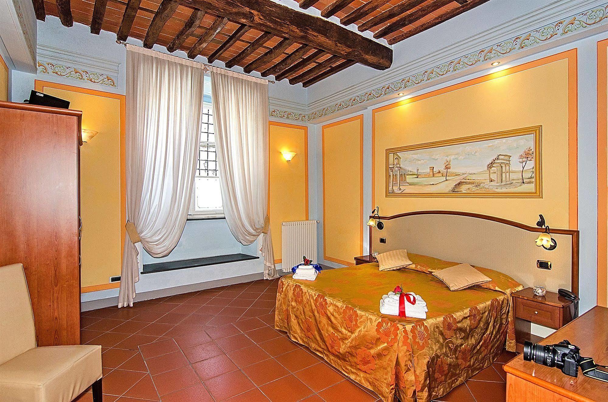 Dimora Dei Guelfi Luxury Rooms ลุคคา ภายนอก รูปภาพ