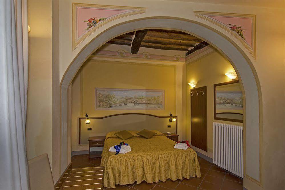 Dimora Dei Guelfi Luxury Rooms ลุคคา ภายนอก รูปภาพ