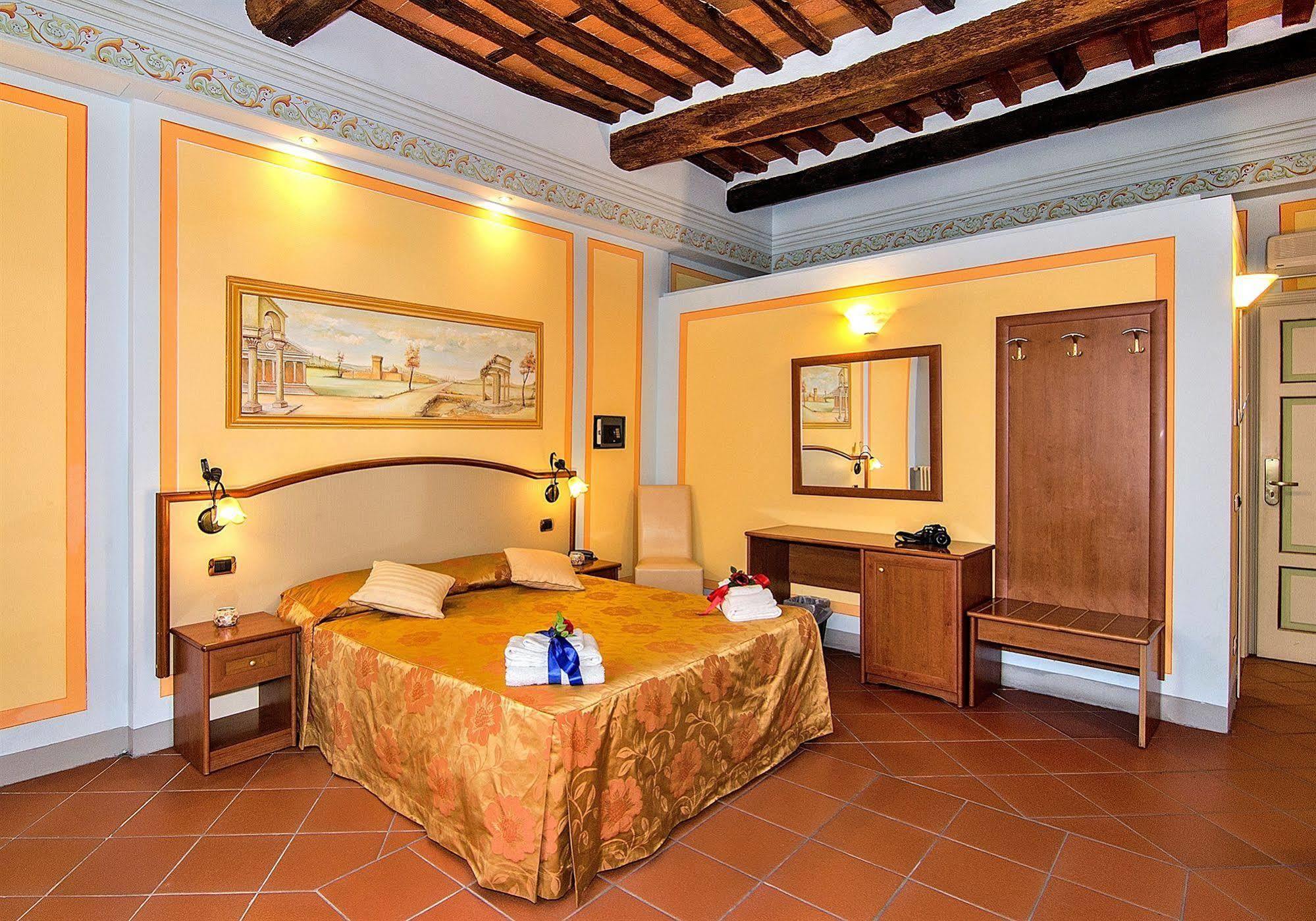 Dimora Dei Guelfi Luxury Rooms ลุคคา ภายนอก รูปภาพ