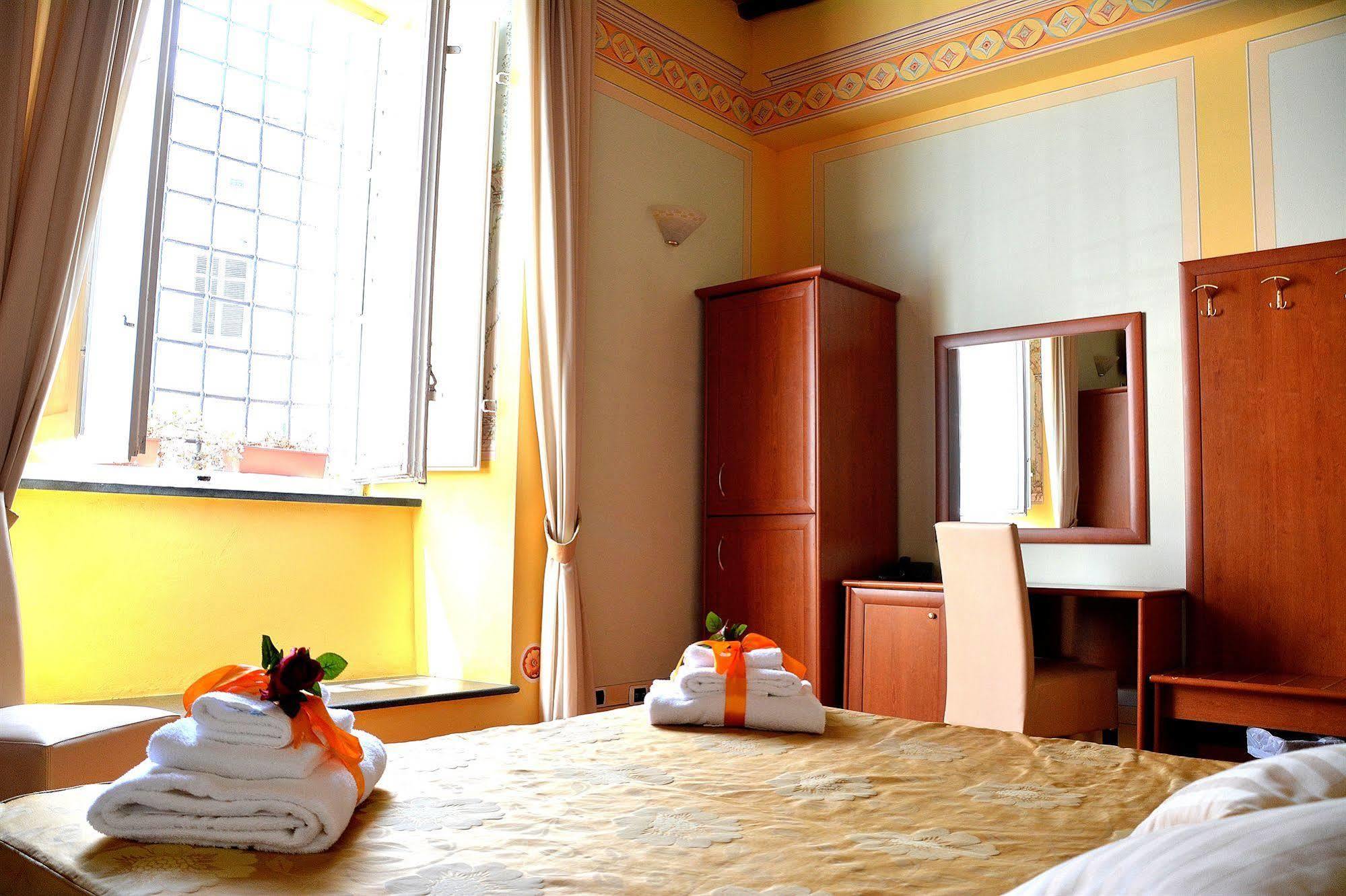 Dimora Dei Guelfi Luxury Rooms ลุคคา ภายนอก รูปภาพ