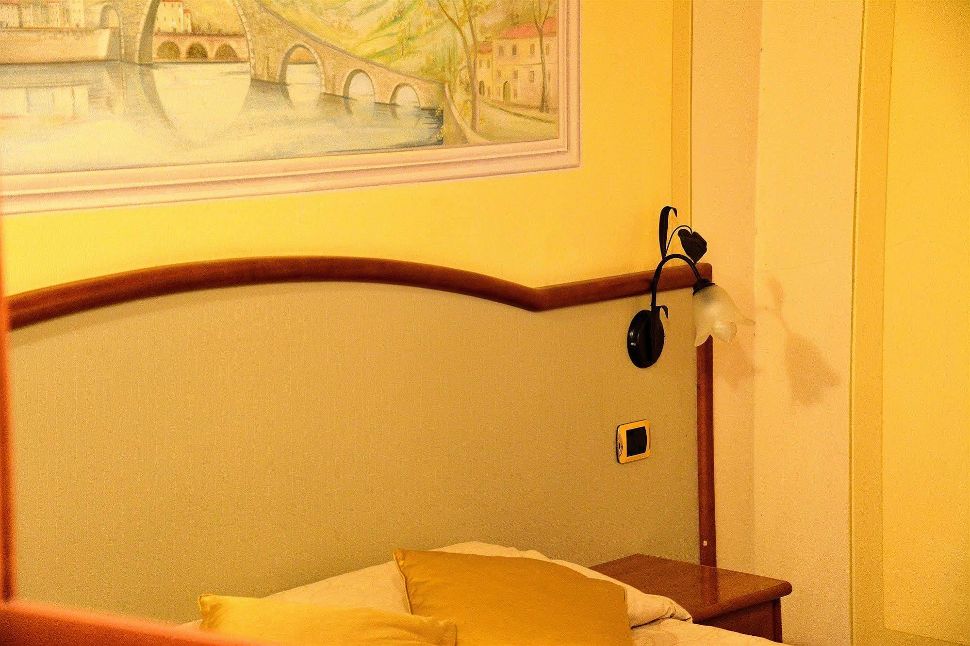 Dimora Dei Guelfi Luxury Rooms ลุคคา ภายนอก รูปภาพ
