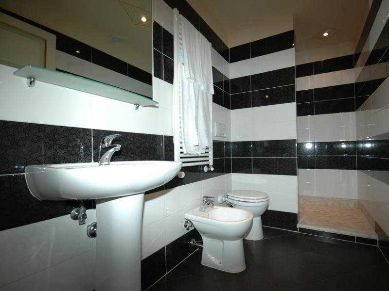 Dimora Dei Guelfi Luxury Rooms ลุคคา ภายนอก รูปภาพ