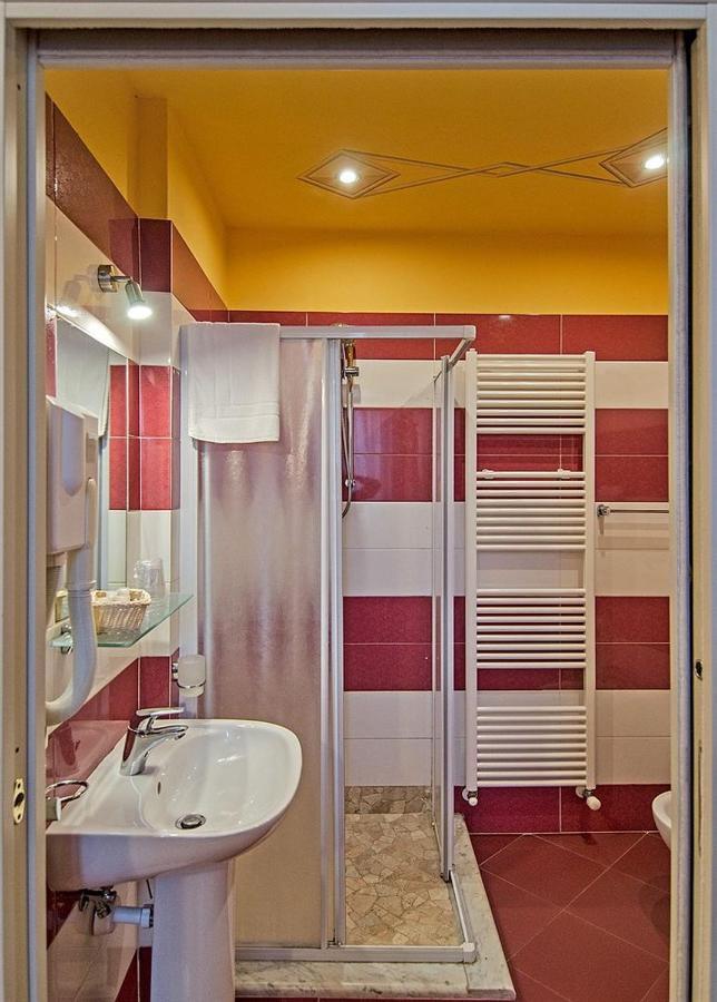 Dimora Dei Guelfi Luxury Rooms ลุคคา ภายนอก รูปภาพ